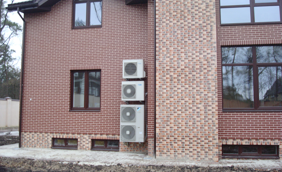 Частный дом в МО - Система кондиционирования – мультизональная внутренние блоки кассетного типа с круговым воздушным потоком FXFQ-A. Приточно-вытяжные установки с рекуперацией тепла Mitsubishi Electric Lossnay